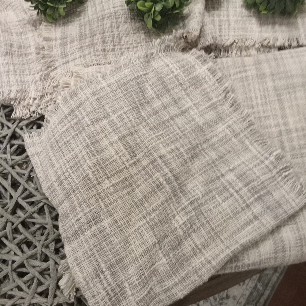 Table Linens - Picture 4 of 5